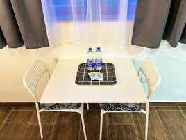 Habitación doble superior | Ropa de cama de alta calidad y escritorio