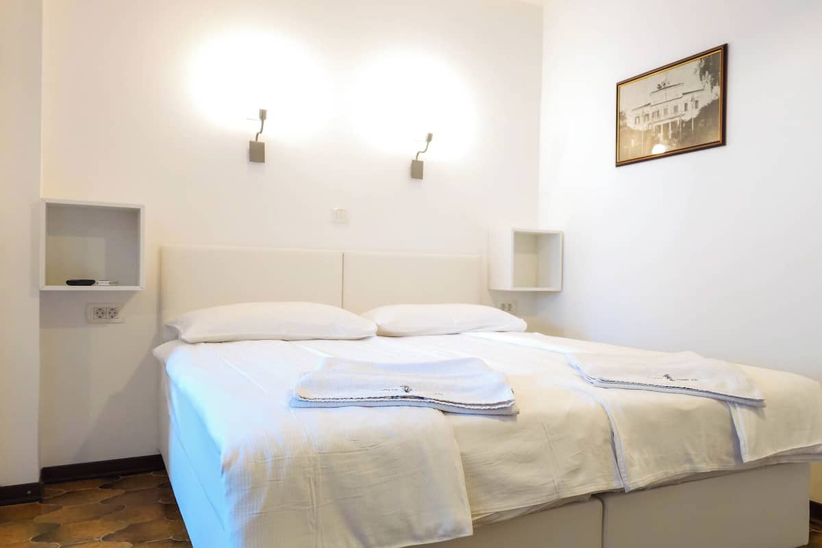 Comfort-huoneisto, 1 makuuhuone | Allergiatestatut vuodevaatteet, untuvapeitot, työpöytä