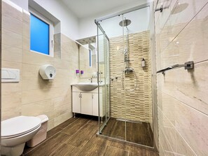 Superior Double or Twin Room | Bathroom | Free toiletries, hair dryer, slippers, towels - Rooms Koblar (Piran)