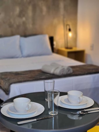 Decoración personalizada y muebles diferentes . Bonito Hi Hostel e Pousada