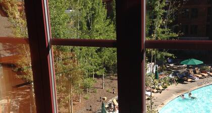 Grand Resort! Chambres spacieuses, trÚs bien situé et vues!