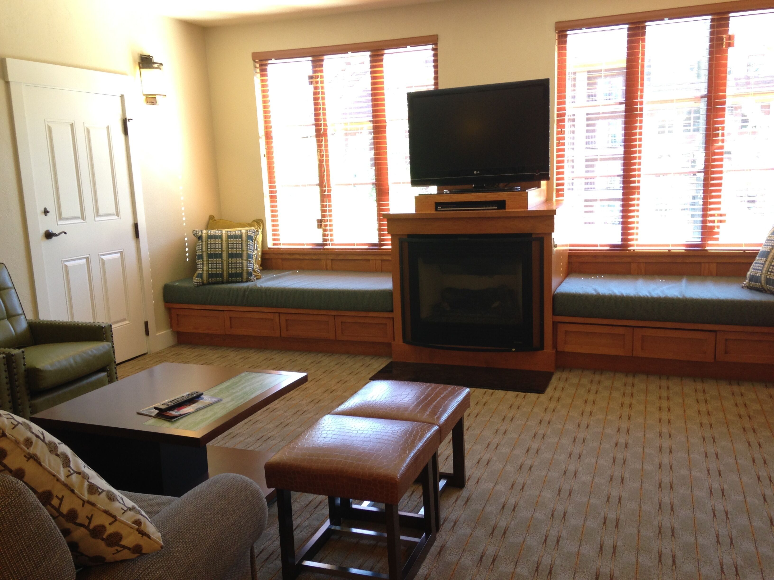 Smart-TV, peis, videospill og DVD-spiller