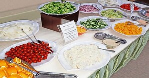Päivittäinen täysi aamiainen (1650 JPY per henkilö)