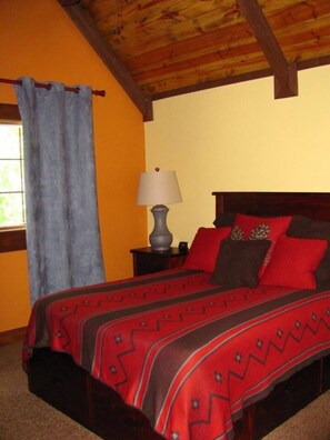 4 bedrooms, desk, iron/ironing board, WiFi