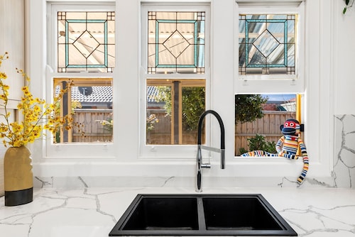 RYE Cottage -live like a local, foxtel, dog friendly + BONUS* NIGHTS OFFERS 2025