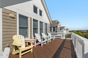 Terrace/patio - Avalon: Old Nags Head Place, Private Pool, Hot Tub (Nags Head)