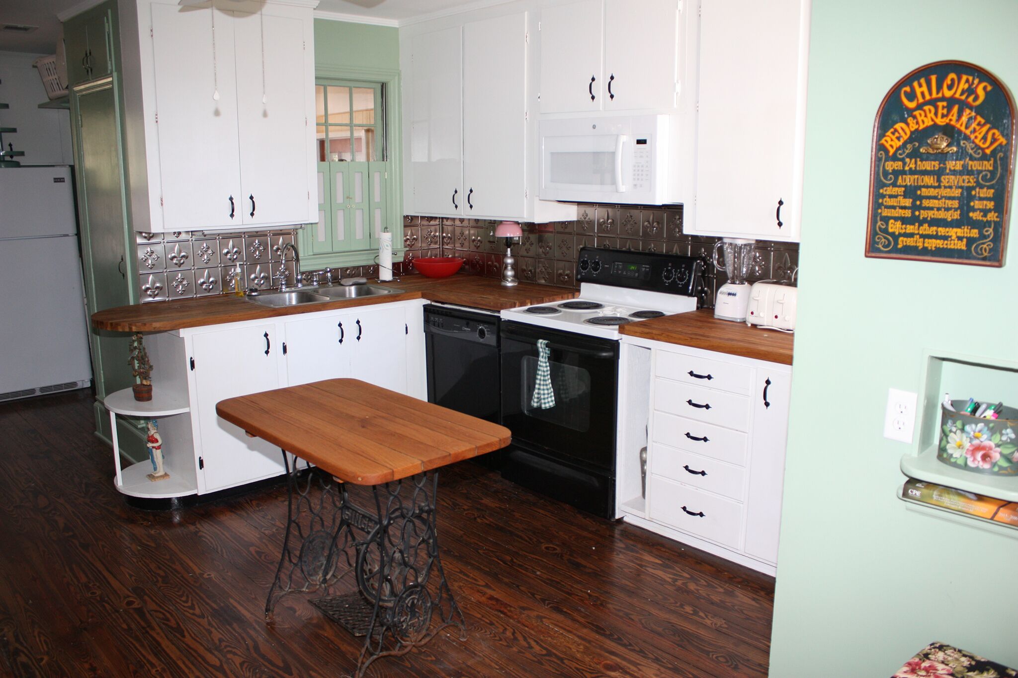 Coffee/tea maker, fridge, microwave, oven