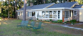 Pinckney Home Place - Your Waterfront Home Away from Home