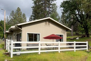 Exterior - Family Friendly Farm Stay Near Yosemite (Mariposa)