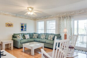 TV, DVD player - Crab Cottage: Oceanfront, Private Pool, Hot Tub (Nags Head)