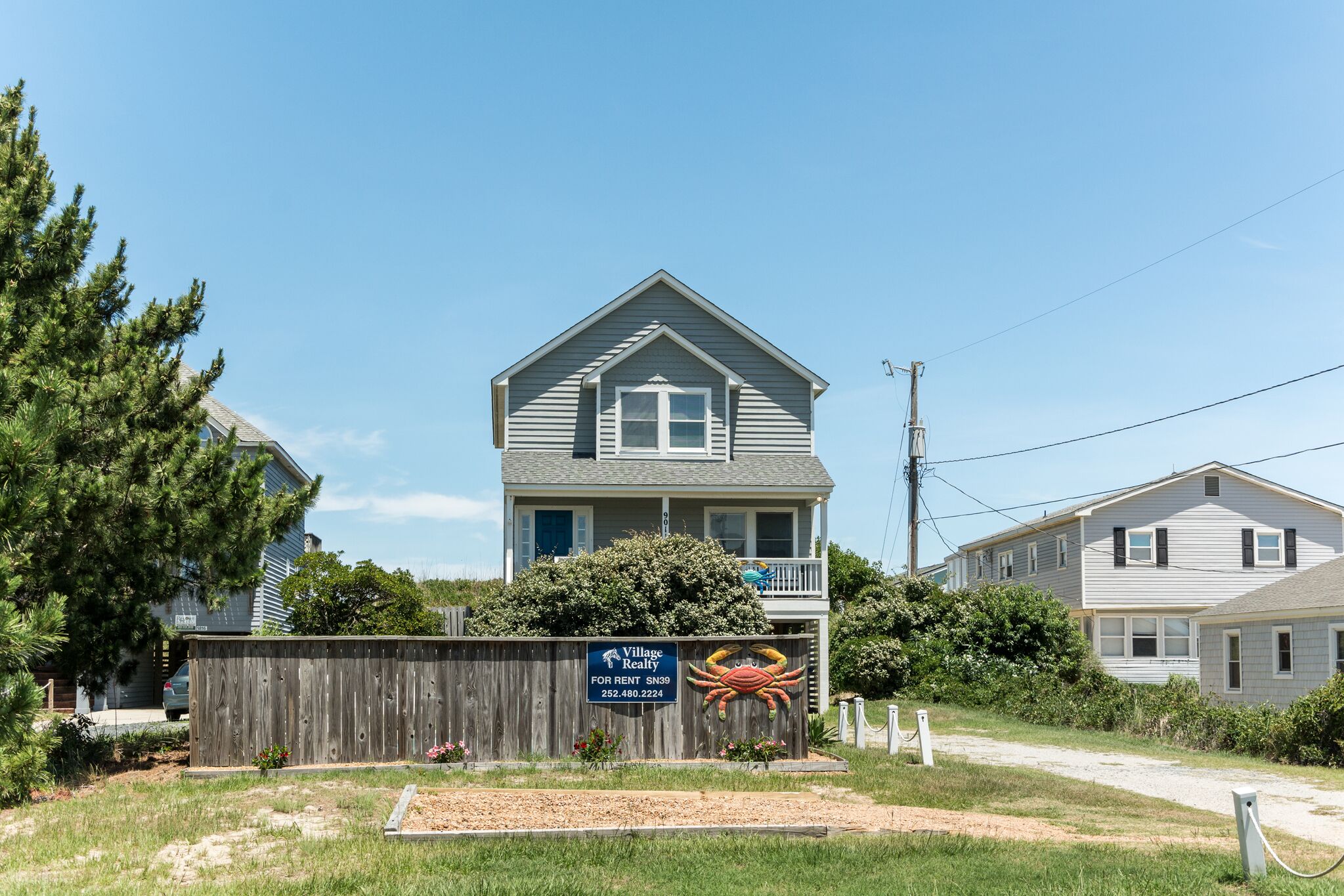 Crab Cottage: Charming 4 bedroom, oceanfront, pool and hot tub.
