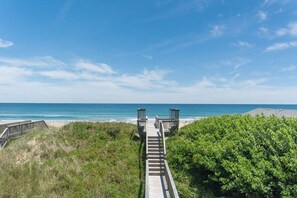 Property grounds - Crab Cottage: Oceanfront, Private Pool, Hot Tub (Nags Head)