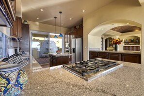 Fridge, microwave, oven, stovetop - Casa Stamm | 4 Bed, 4.5 Bath (Cabo San Lucas)