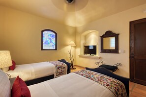 4 chambres, fer et planche à repasser, Wi-Fi, draps fournis