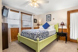 8 bedrooms, iron/ironing board, WiFi, bed sheets