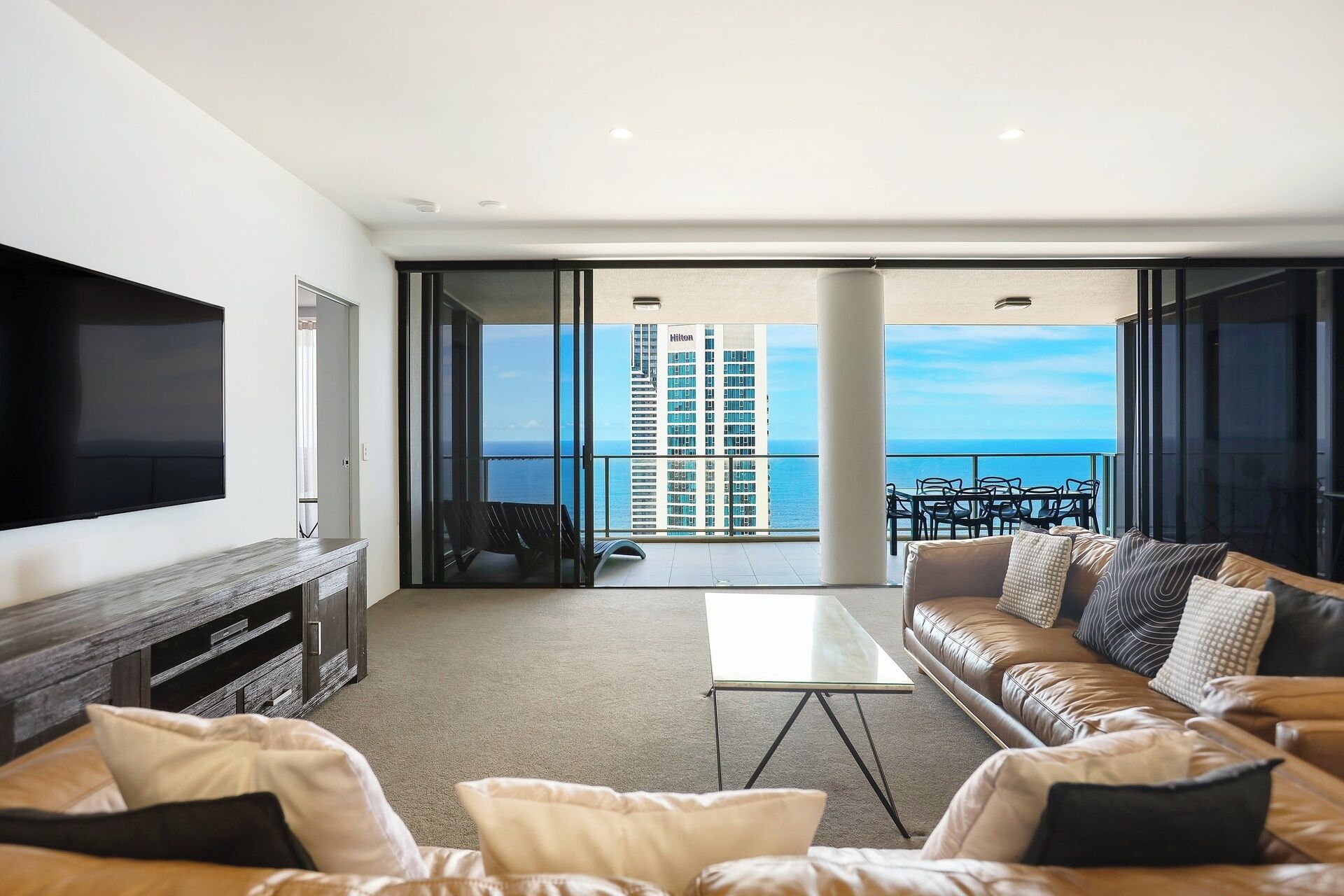 Téléviseur connecté, Netflix, services de diffusion en continu