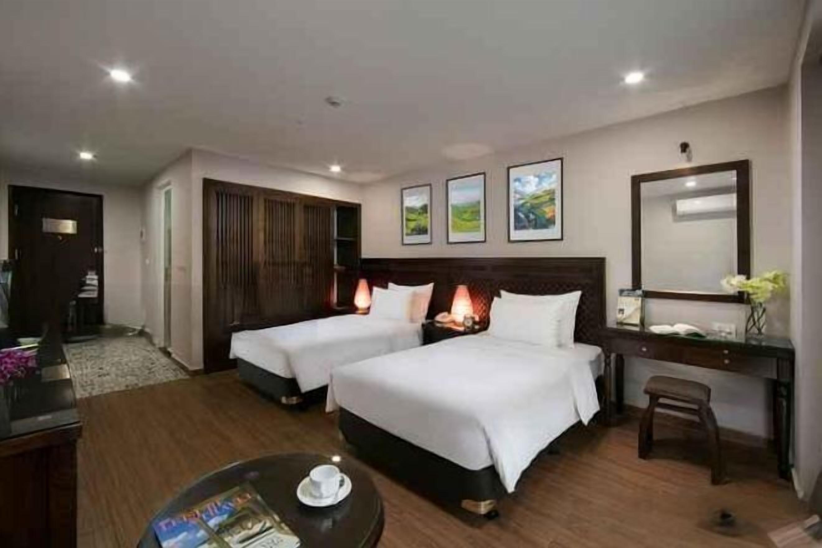 Premium bedding, in-room safe, laptop workspace, blackout drapes