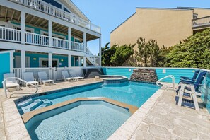 A heated pool - Carolina Dream: Oceanfront, Pool, Spa, Rec Room (Nags Head)