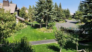 A residential area with houses, a driveway, and a well-maintained lawn. - Snowcreek Resort Vacation Rental 858 (Mammoth Lakes)