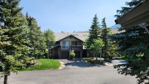 Exterior - Snowcreek Resort Vacation Rental 858 (Mammoth Lakes)