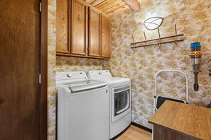Interior - Huge Dollar Point Lakeview Home (Tahoe City)