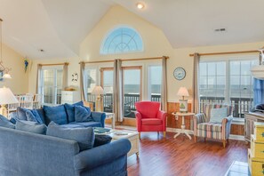 TV, DVD player - Seaside 22: Oceanfront, Pool, Hot tub, Game Room (Nags Head)