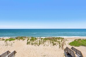 Beach - Soleil: Oceanfront, Pool, Hot Tub, Dogs OK (Nags Head)