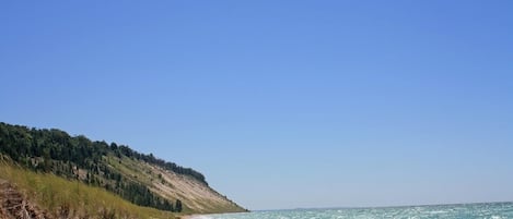 Una playa cerca