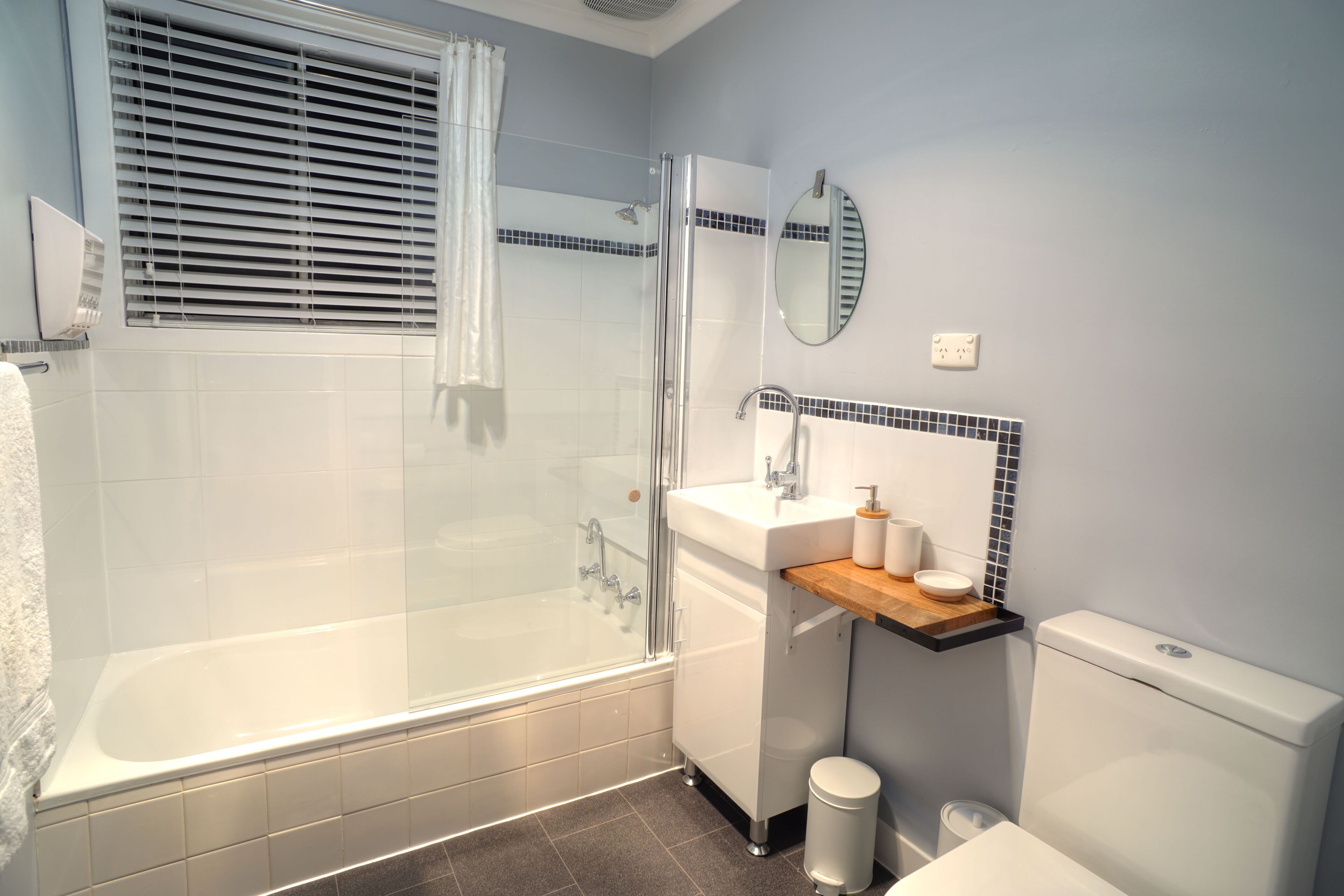 The Burrow - Waratah.  Picturesque town near Cradle Mountain and Tarkine — image 17