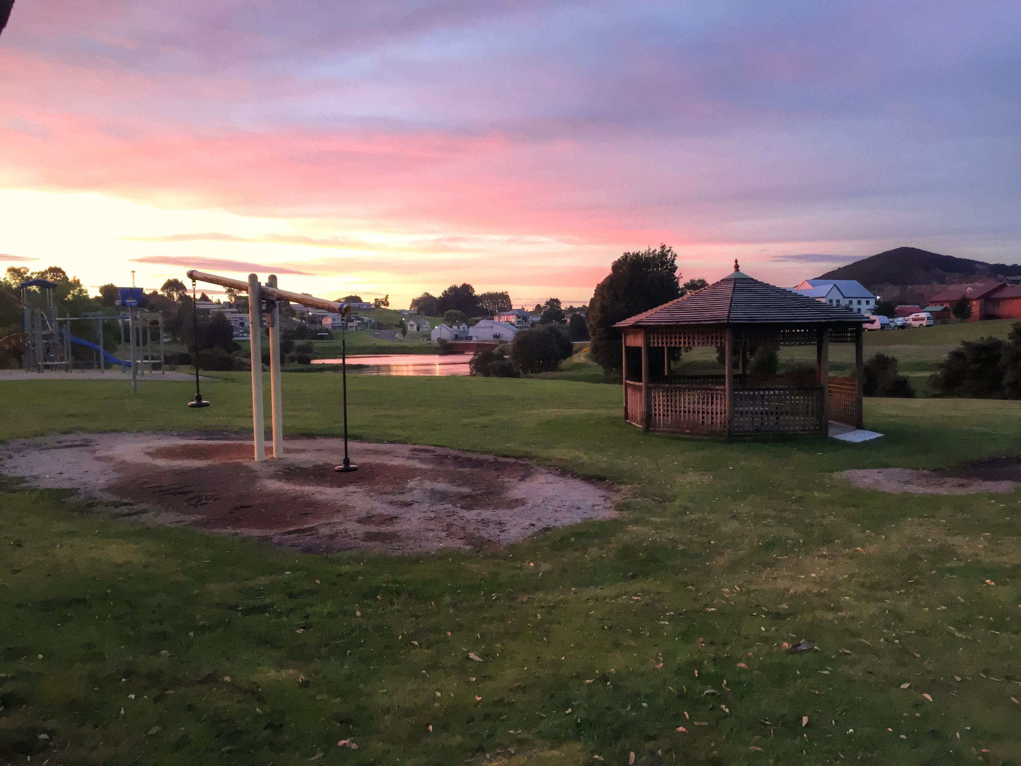 The Burrow - Waratah.  Picturesque town near Cradle Mountain and Tarkine — image 22