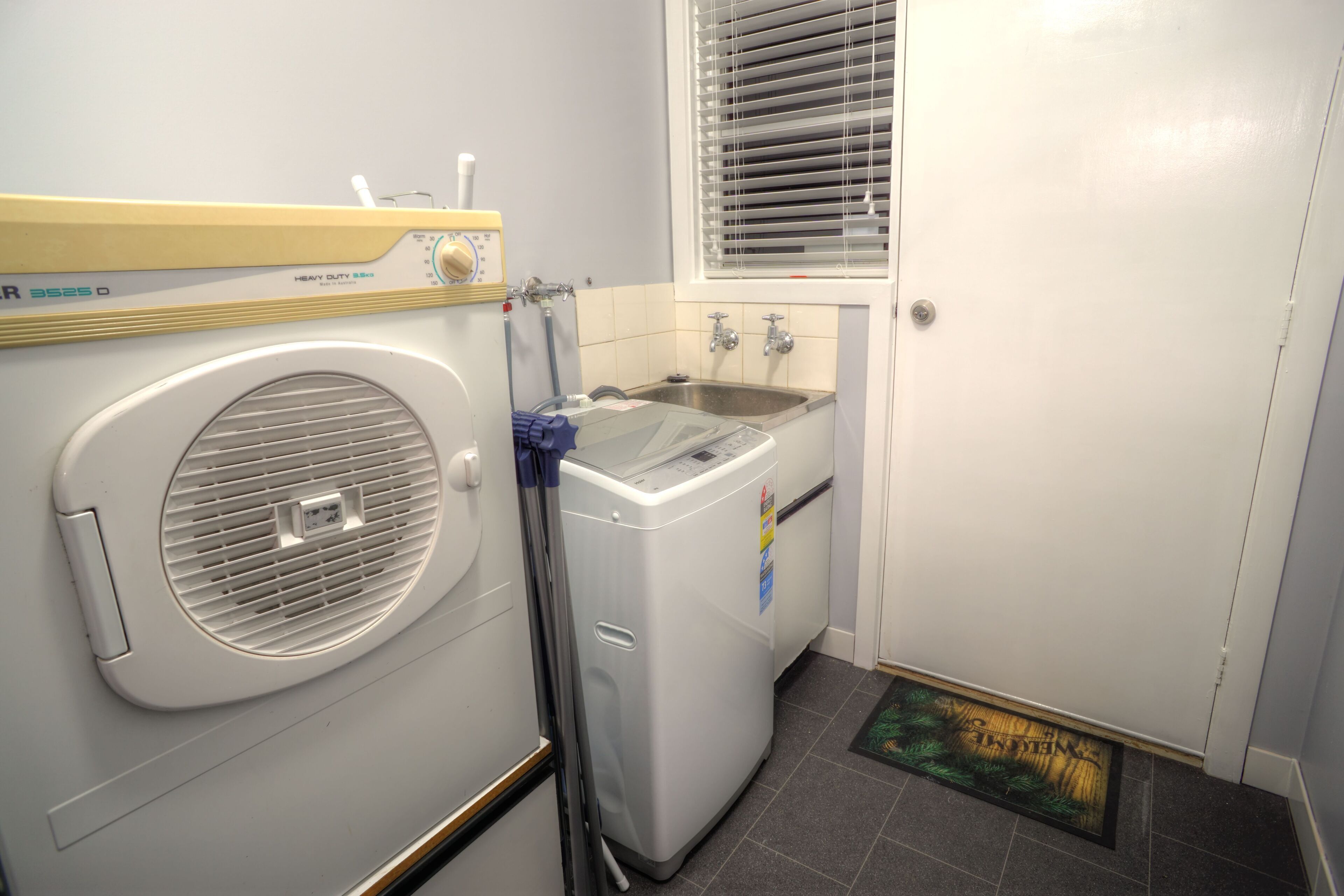 The Burrow - Waratah.  Picturesque town near Cradle Mountain and Tarkine — image 29