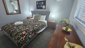 2 bedrooms, iron/ironing board, travel cot, free WiFi