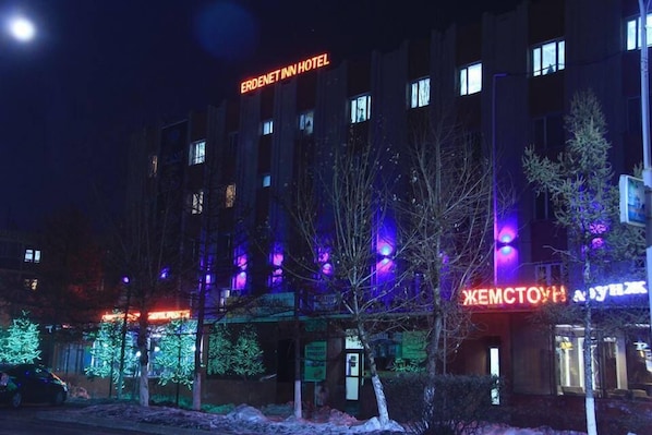 Vista frontal de la propiedad