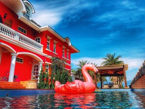 Piscine extérieure, piscine naturelle