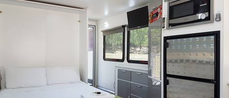 River Cruiser | Private kitchen | Fridge, microwave, stovetop, electric kettle