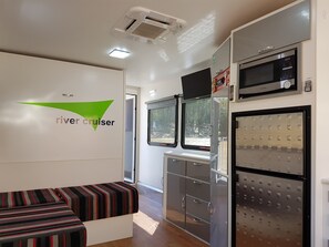 River Cruiser  | Private kitchen | Fridge, microwave, stovetop, electric kettle