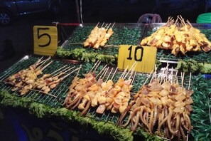 A display of seafood skewers with price tags. - Weerawan Place (Khon Kaen)