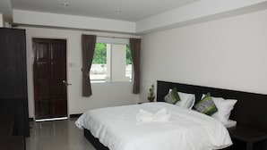 Blackout drapes, WiFi (free) - Weerawan Place (Khon Kaen)