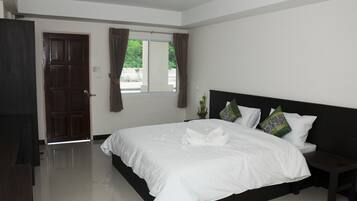 Blackout curtains, free WiFi