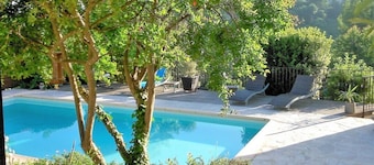 Air-conditioned villa swimming pool near the old village of St Paul, beaches