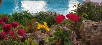Air-conditioned villa swimming pool near the old village of St Paul, beaches