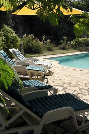 Pool - Countryside house located in an olive grove, very quiet, wonderful scenery (Venterol)