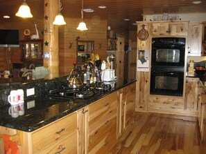 Fridge, microwave, oven, stovetop - Large family oriented cabin, built for easy living and people who love to cook (Mount Lemmon)