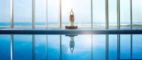 Indoor pool, pool loungers