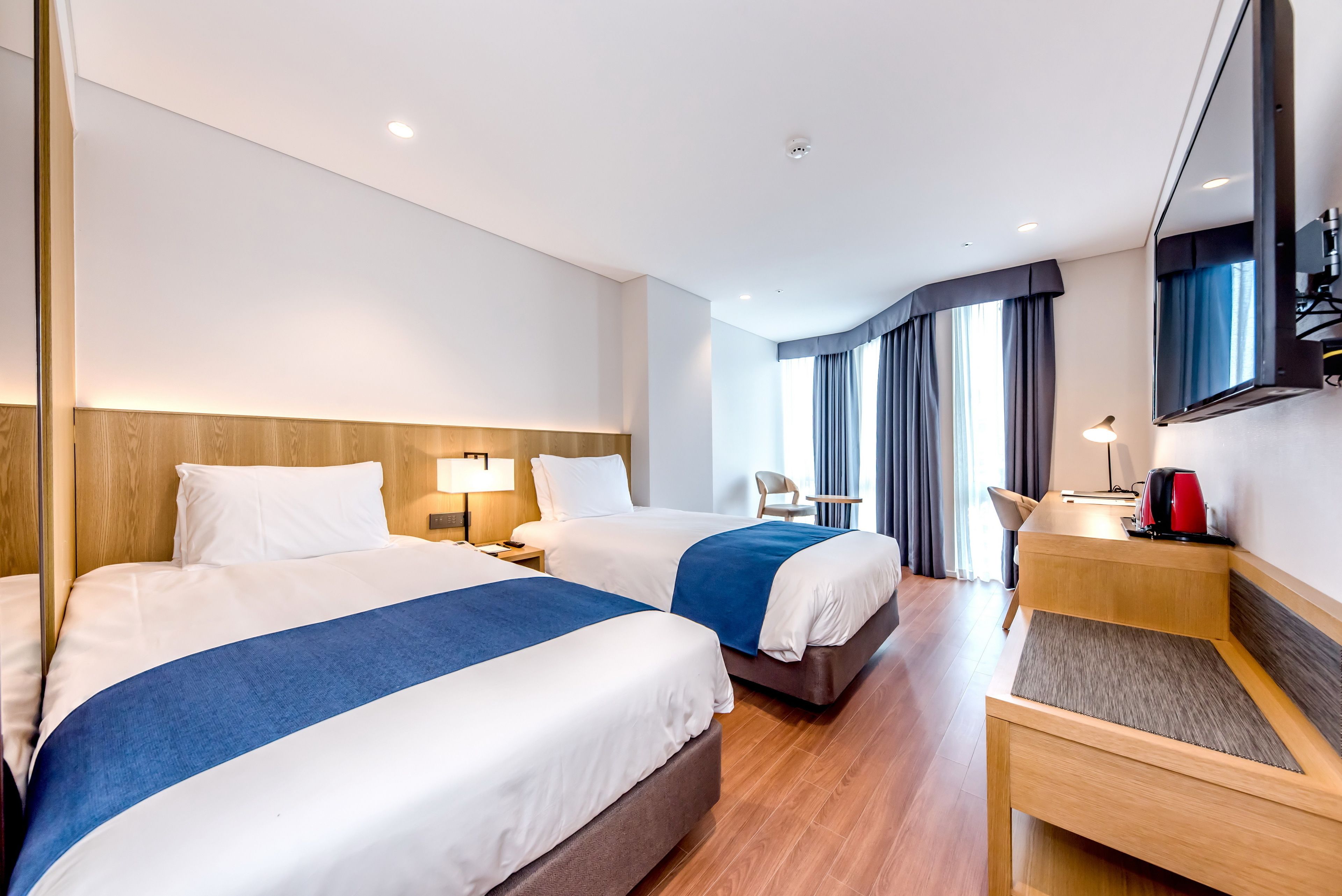 1 bedroom, premium bedding, down duvets, in-room safe