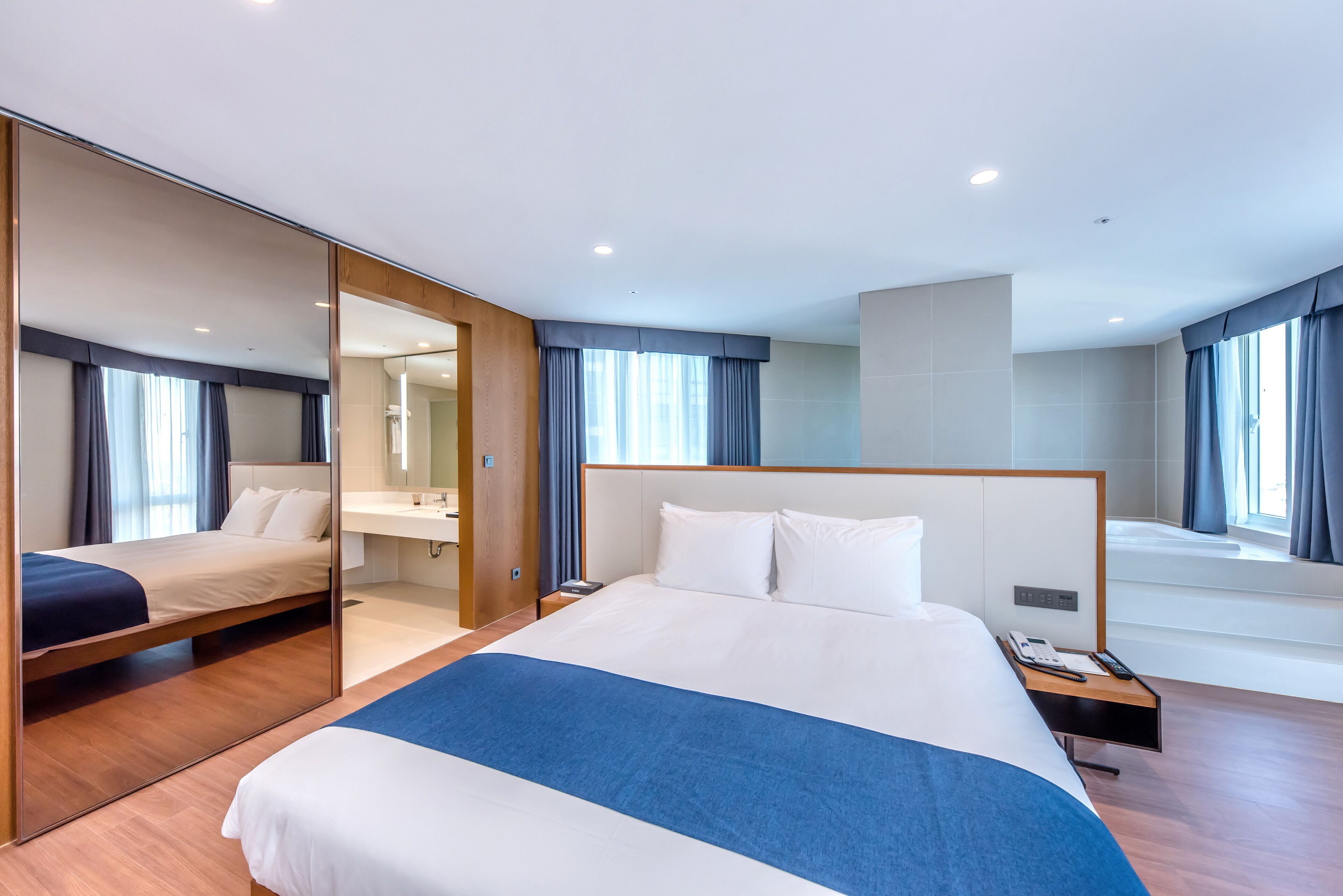 1 bedroom, premium bedding, down duvets, in-room safe