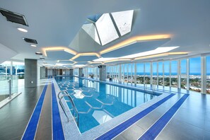 Indoor pool, open 7:00 AM to 9:00 PM, sun loungers - Hotel Sirius (Jeju City)