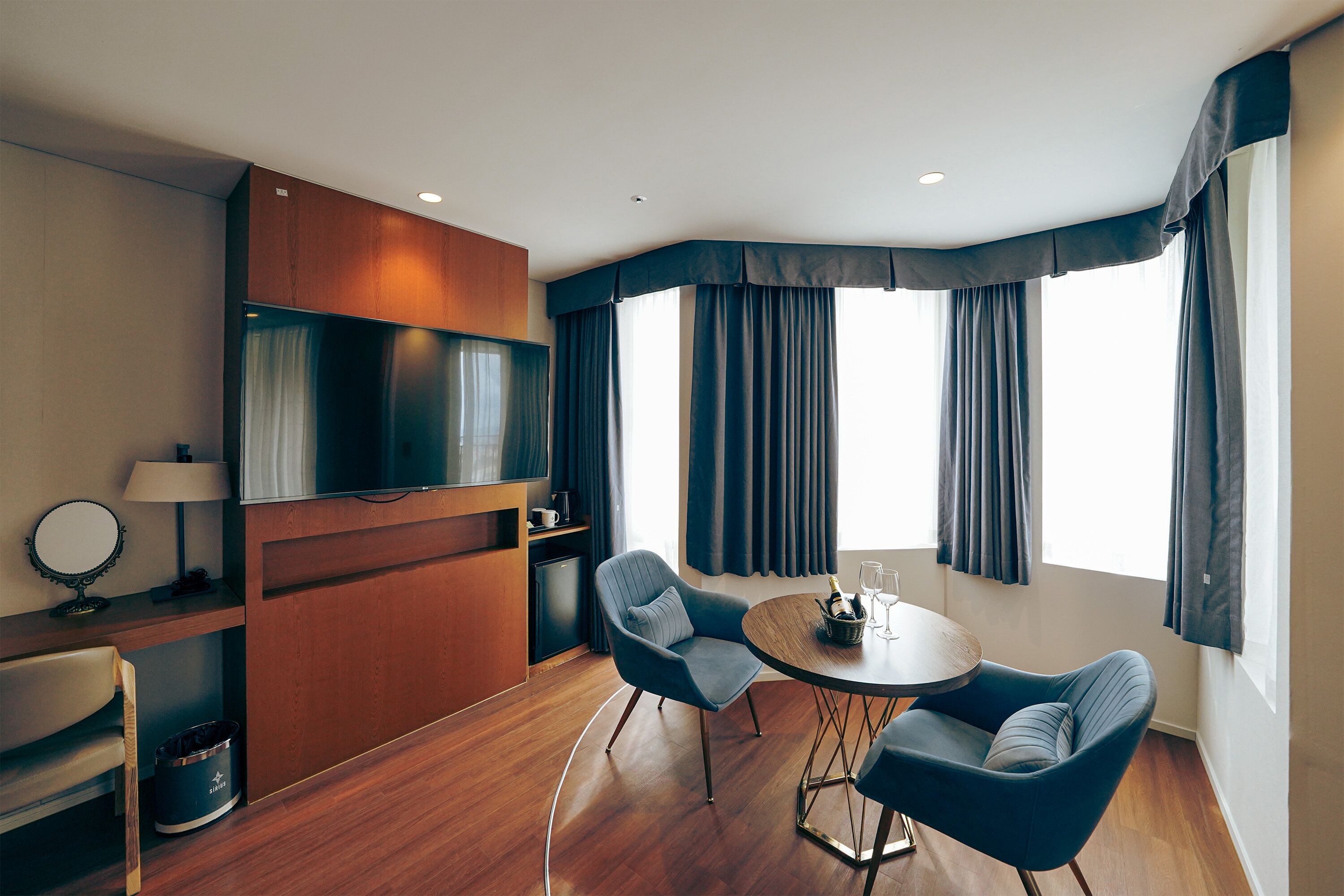 1 bedroom, premium bedding, down duvets, in-room safe