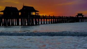 Beach nearby, sun loungers, beach towels
