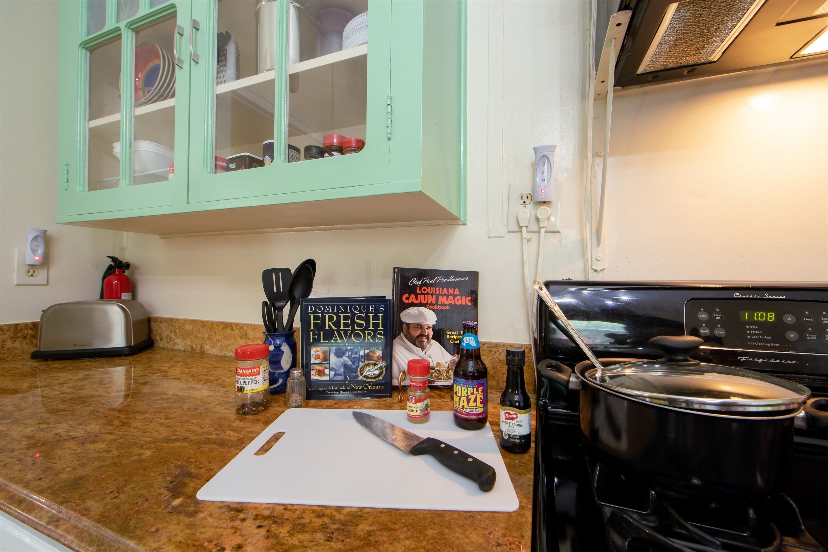 Køleskab, mikrobølgeovn, ovn, kogeplade